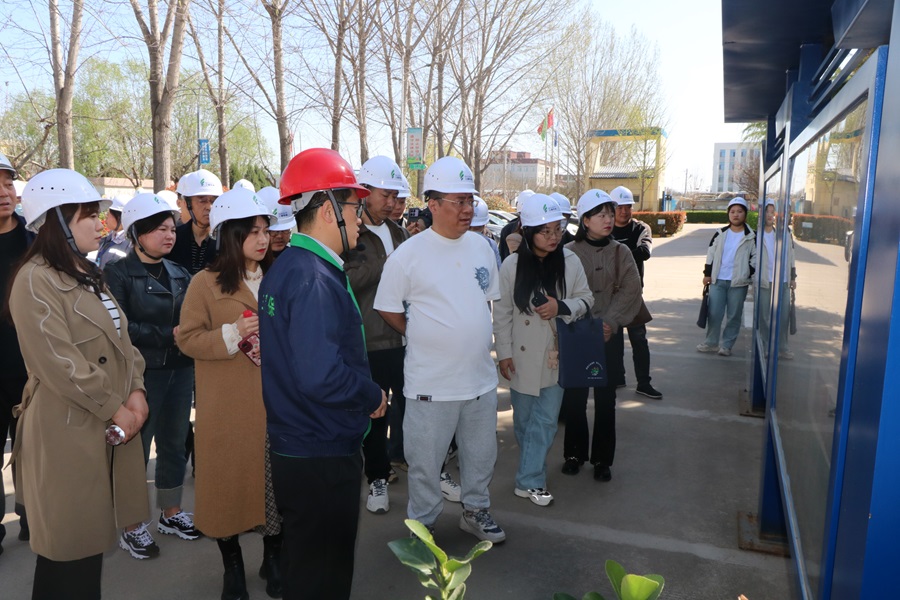 咸陽市“國際無廢日”主題活動人員走進(jìn)新天地公司參觀交流 (1).JPG